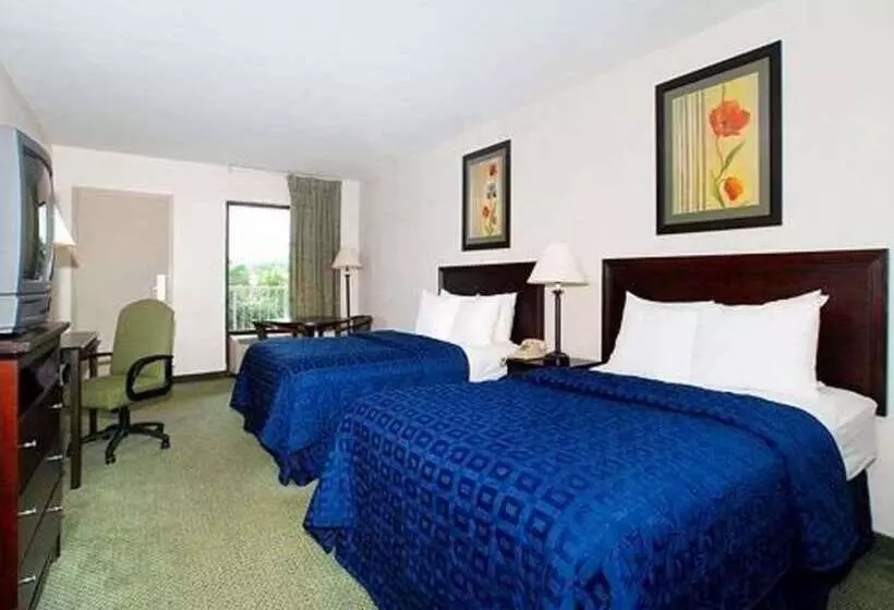 בית מלון כפרי Comfort Suites