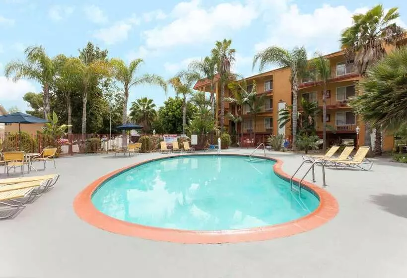 هتل Days Inn By Wyndham Mission Valley Sdsu