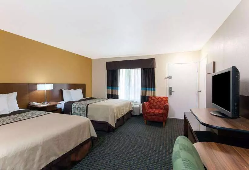 هتل Days Inn By Wyndham Mission Valley Sdsu