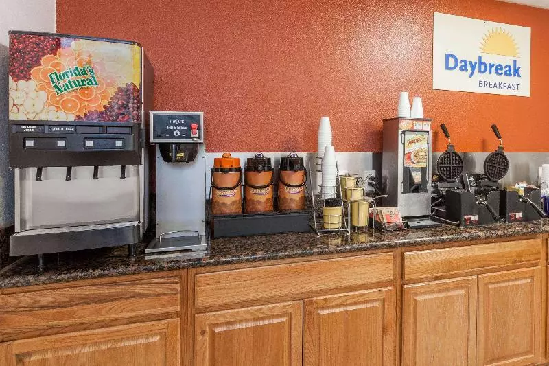 هتل Days Inn By Wyndham Mission Valley Sdsu