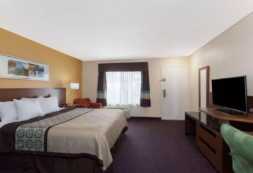 هتل Days Inn By Wyndham Mission Valley Sdsu