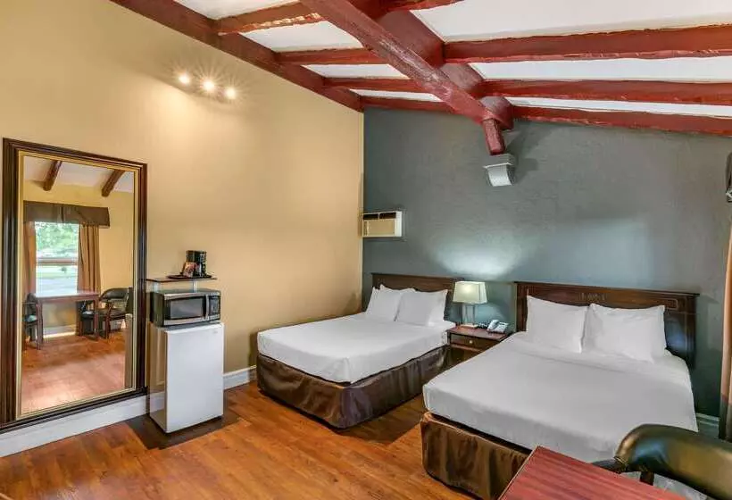 בית מלון כפרי Econo Lodge