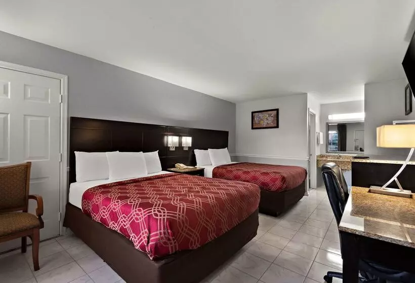 Отель Econo Lodge