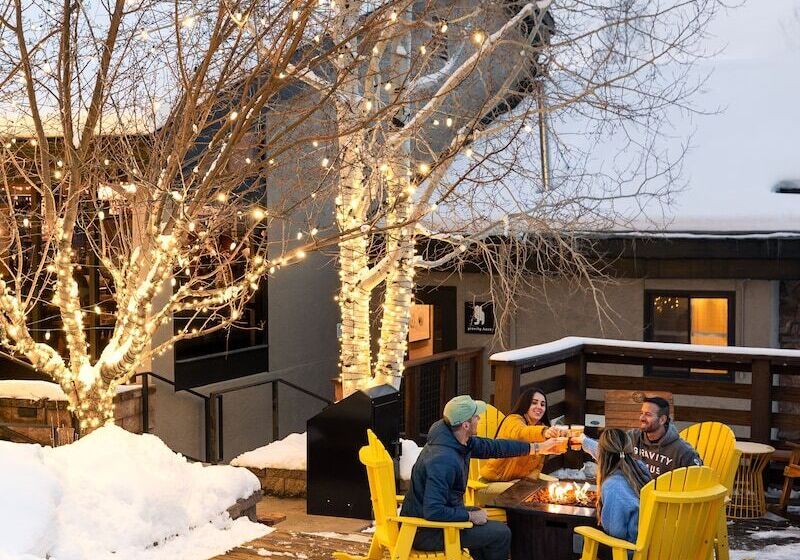 هتل Gravity Haus Steamboat