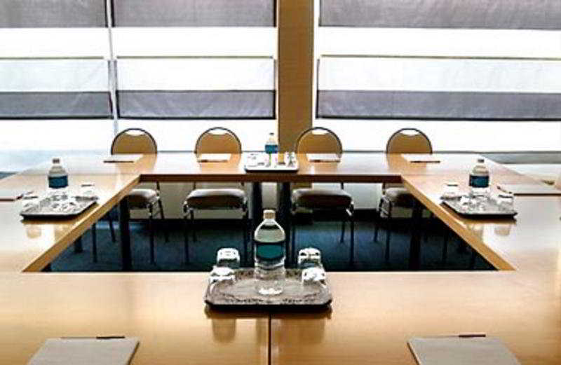 هتل Hôtel 2170 Lincoln Downtown Montreal