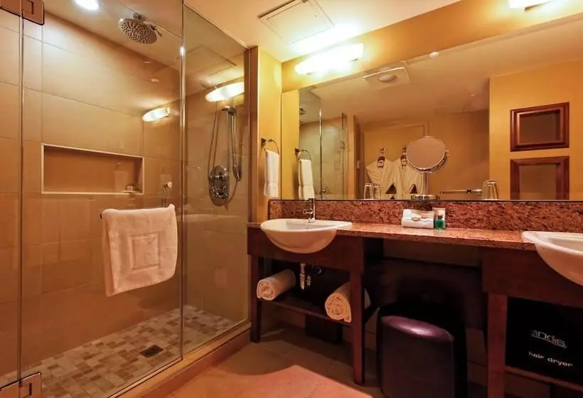 هتل Hôtel & Suites Normandin Québec