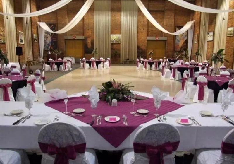 ホテル Hôtel Moco Valleyfield