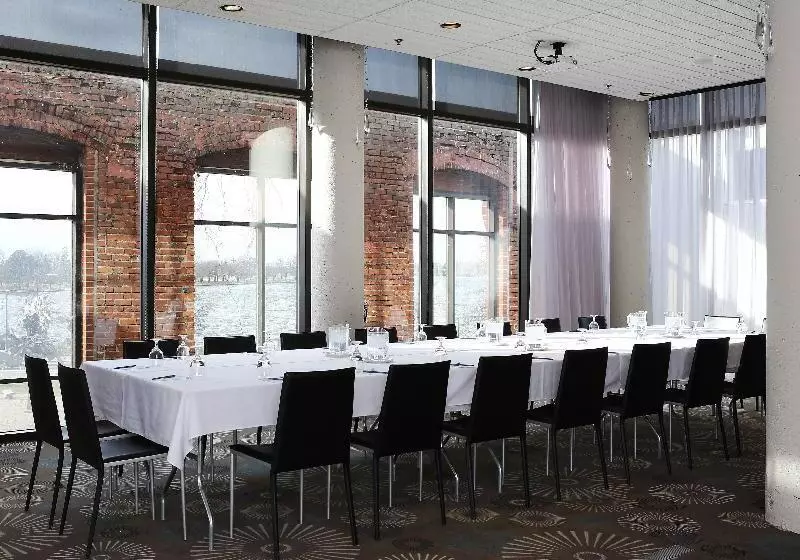 ホテル Hôtel Moco Valleyfield