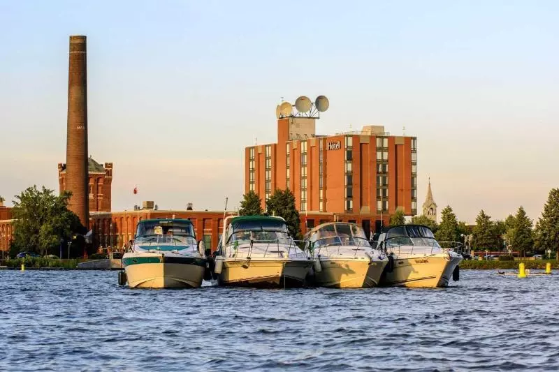 ホテル Hôtel Moco Valleyfield