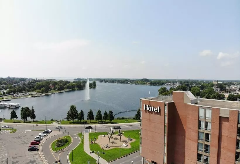 ホテル Hôtel Moco Valleyfield