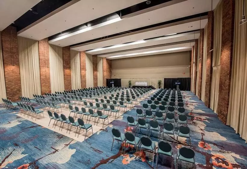 ホテル Hôtel Moco Valleyfield