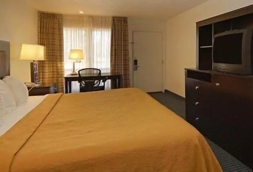 هتل Quality Inn