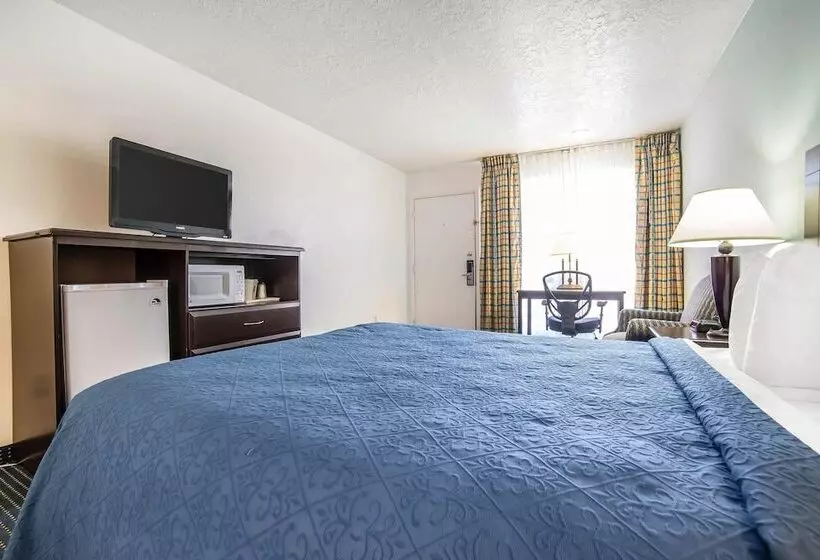 هتل Quality Inn
