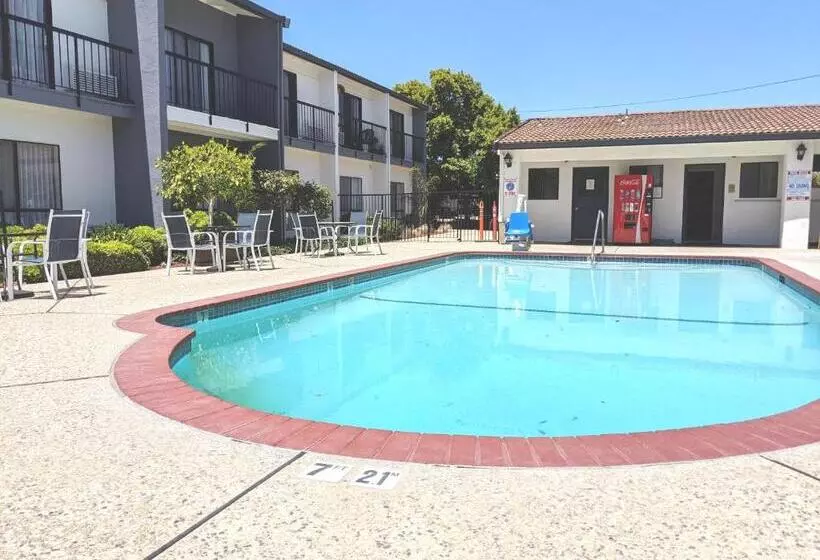 ホテル Quality Inn & Suites South San Jose / Morgan Hill