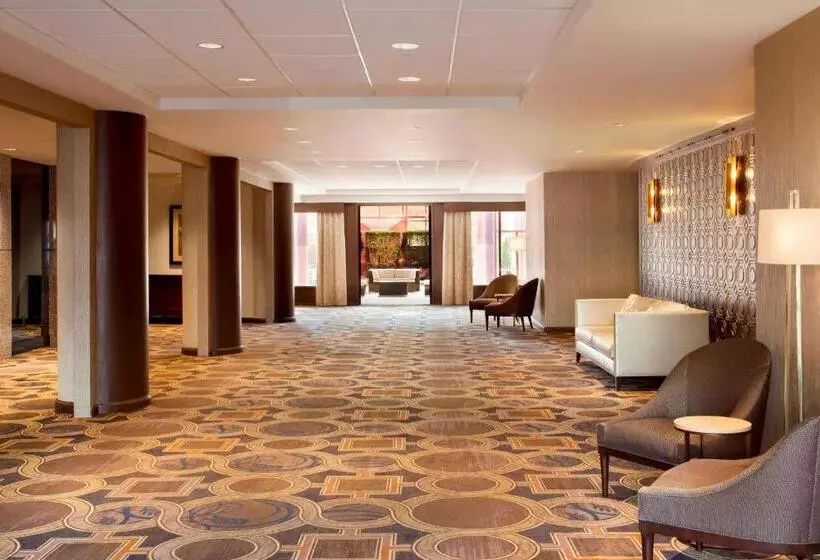 בית מלון כפרי Sheraton Laguardia East