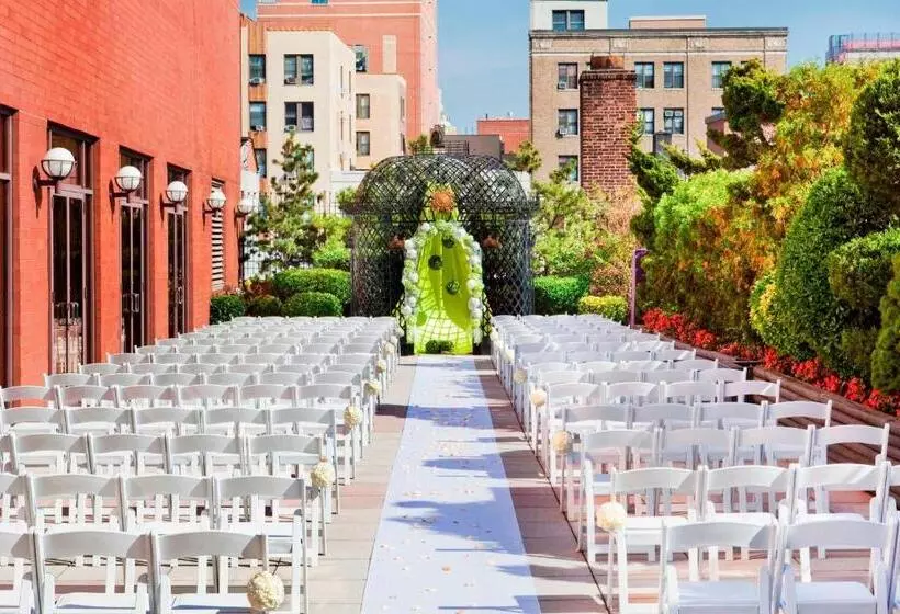 בית מלון כפרי Sheraton Laguardia East