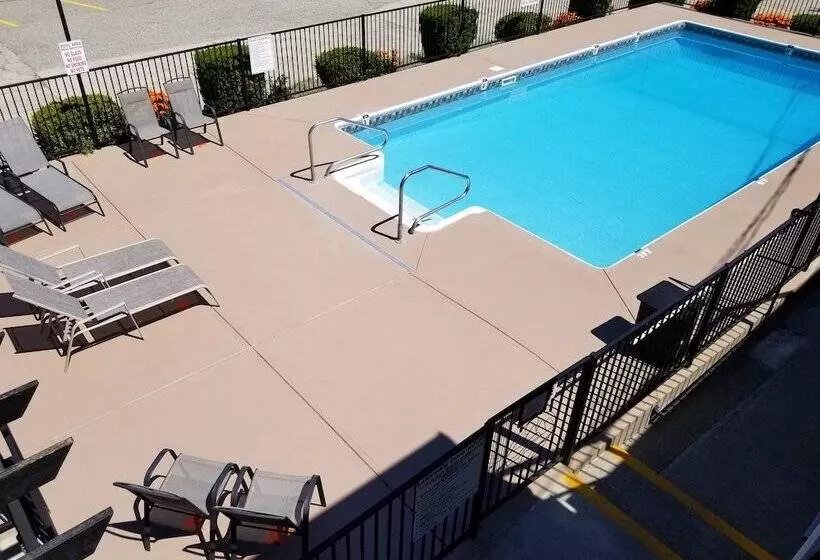 Lakeview Motel & Suites