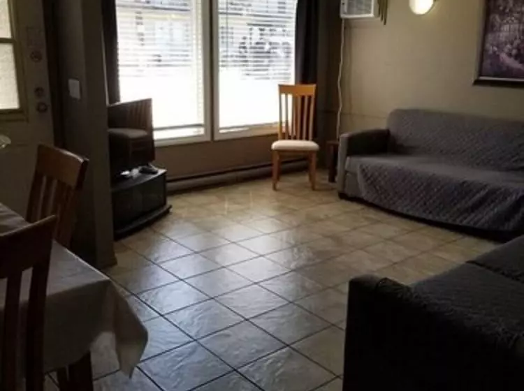 Lakeview Motel & Suites