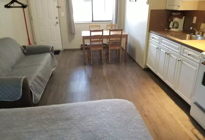 Lakeview Motel & Suites