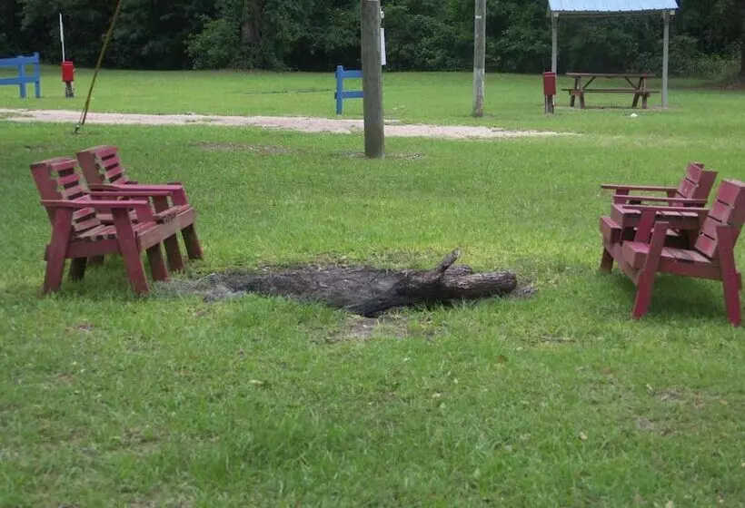 モーテル Deerwood Inn And Madison Campground