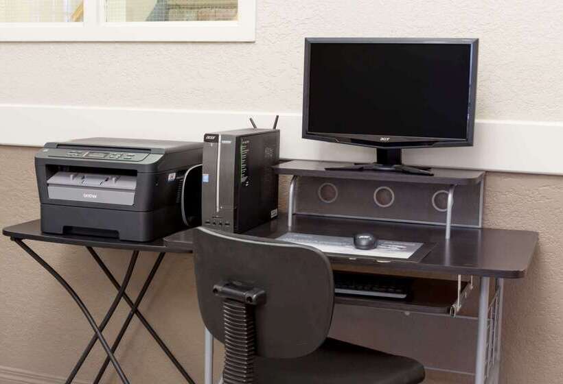 מוטל Super 8 By Wyndham Medicine Hat Ab