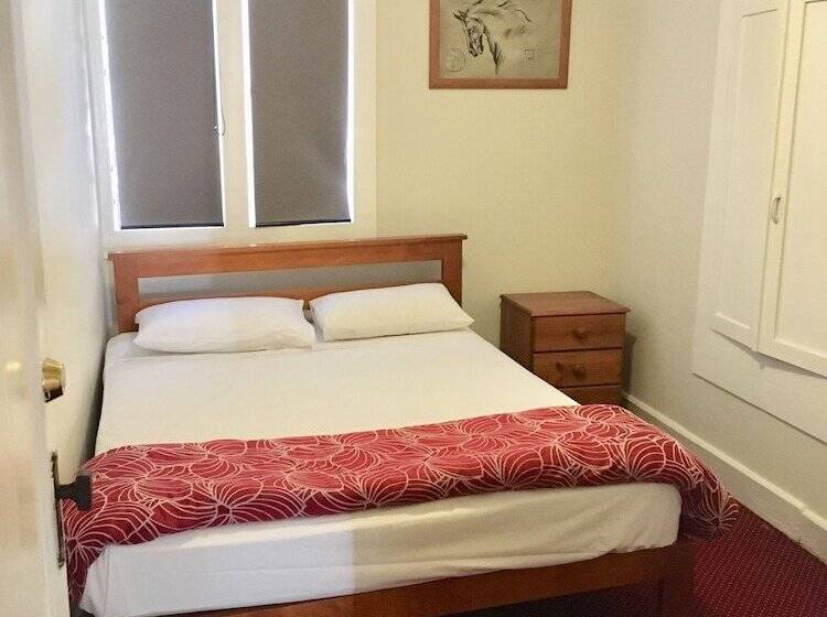 Bed and Breakfast Freemans Backpackers Lodge Hostel