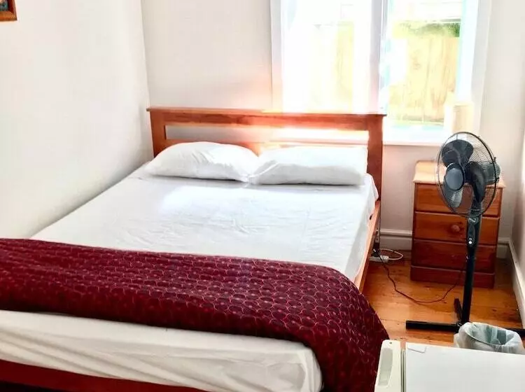 צימר Freemans Backpackers Lodge   Hostel