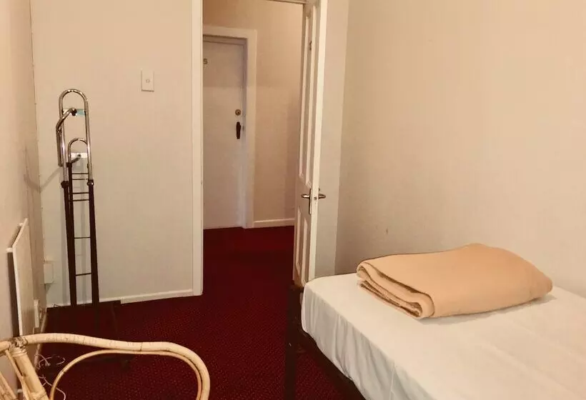 צימר Freemans Backpackers Lodge   Hostel