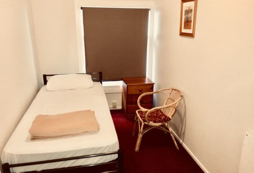 Bed and Breakfast Freemans Backpackers Lodge Hostel