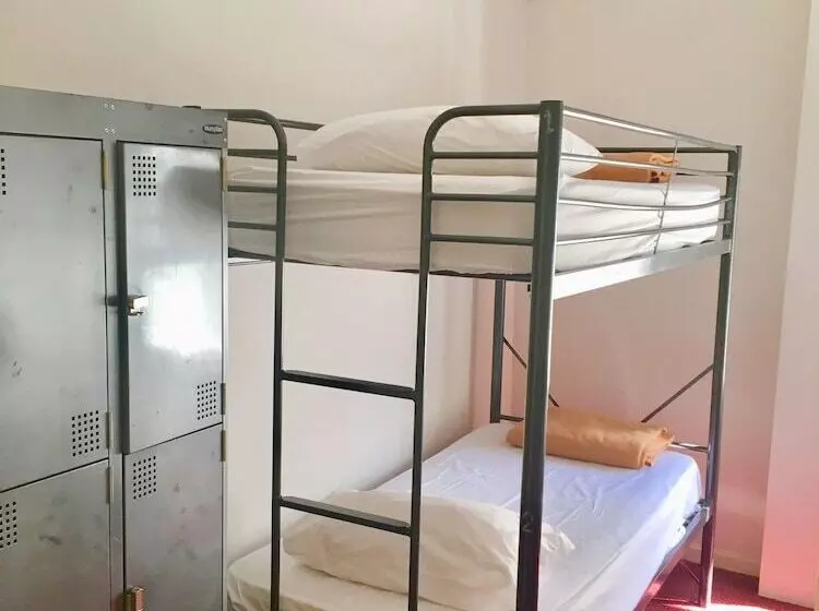 צימר Freemans Backpackers Lodge   Hostel