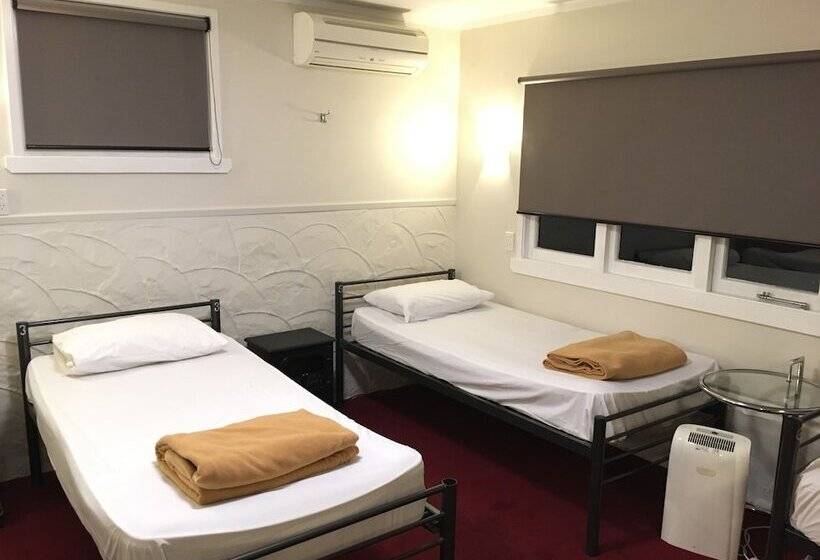 Bed and Breakfast Freemans Backpackers Lodge Hostel