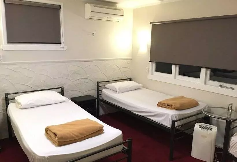 צימר Freemans Backpackers Lodge   Hostel