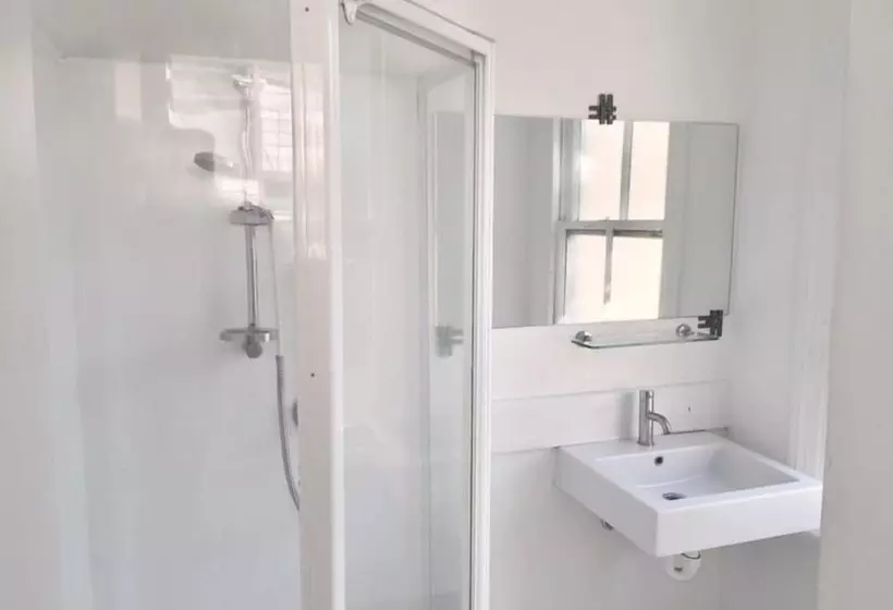 צימר Freemans Backpackers Lodge   Hostel