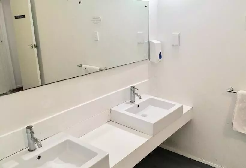 צימר Freemans Backpackers Lodge   Hostel