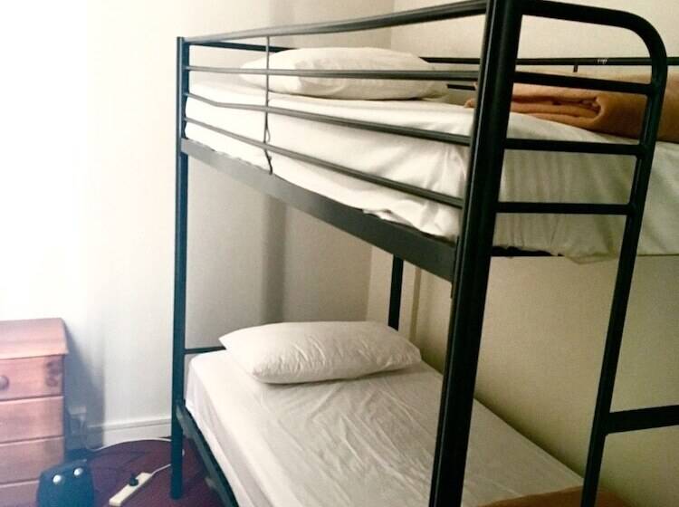 Bed and Breakfast Freemans Backpackers Lodge Hostel