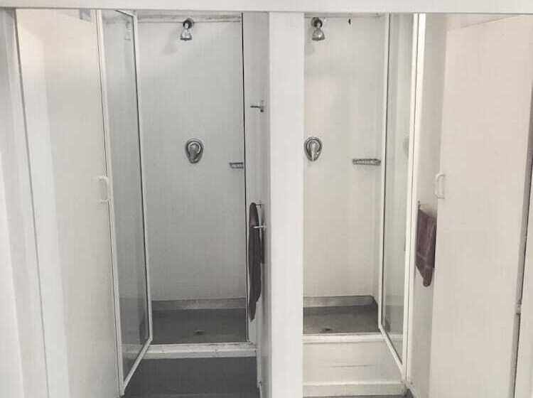 Bed and Breakfast Freemans Backpackers Lodge Hostel