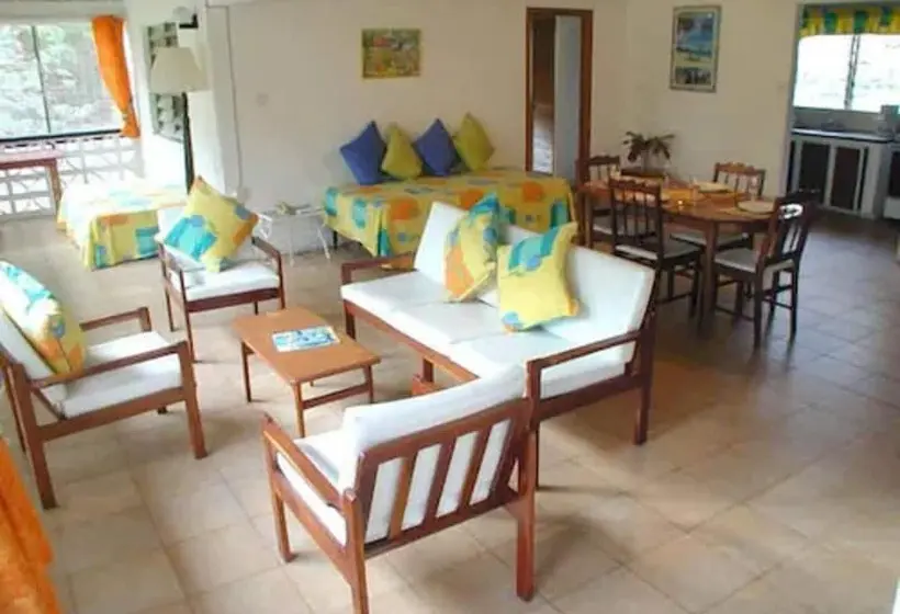هتل Lance Aux Epines Cottages