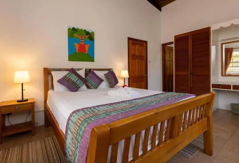 هتل Lance Aux Epines Cottages