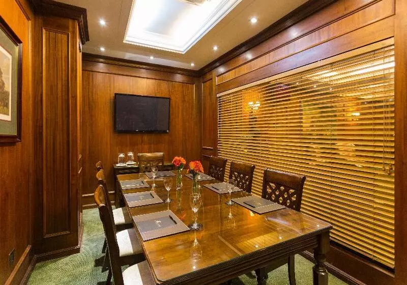 בית מלון כפרי Park Plaza Santiago