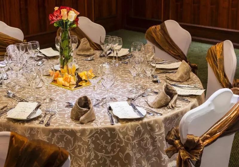 בית מלון כפרי Park Plaza Santiago