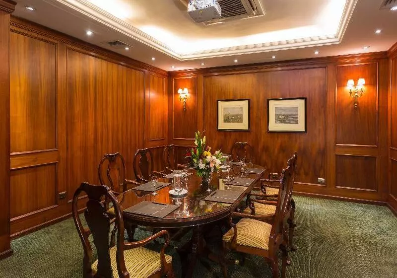 בית מלון כפרי Park Plaza Santiago