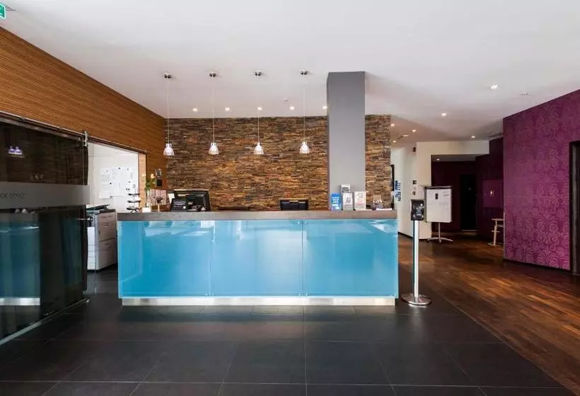 Отель Four Monkeys