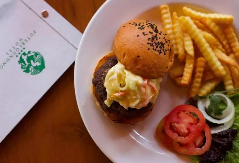 호텔 Puteri Gunung