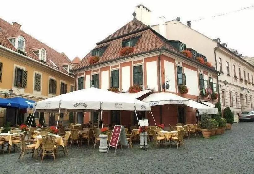 ホテル Senator Ház