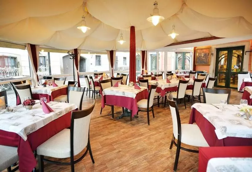 ホテル Senator Ház