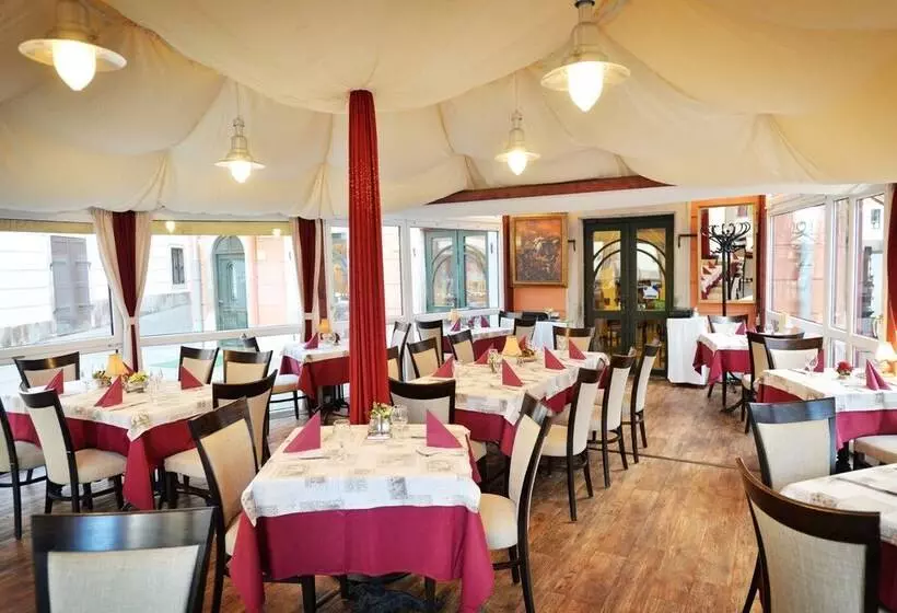 ホテル Senator Ház