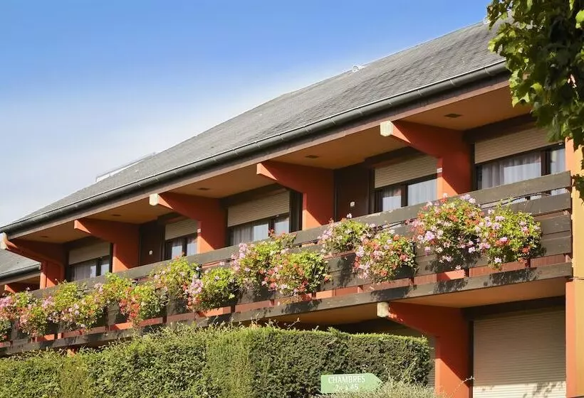 Отель Campanile Saintes