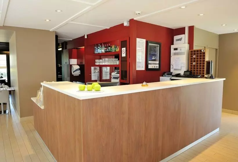 Отель Campanile Saintes