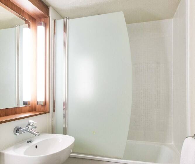 هتل Campanile Villepinte Parc Des Expositions