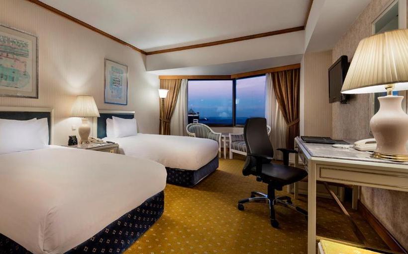 هتل Hilton Izmir